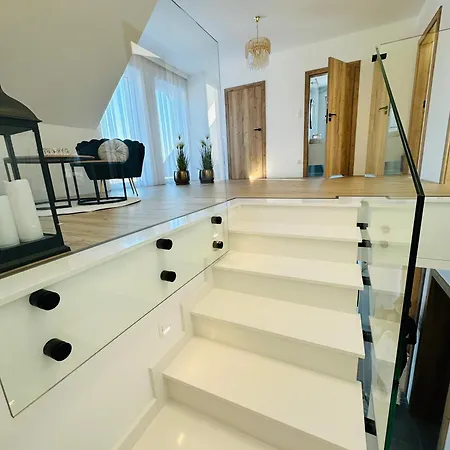 Krynica-zdrój - Powroźnik - Dom Na Wzgórzu - House On The Hill