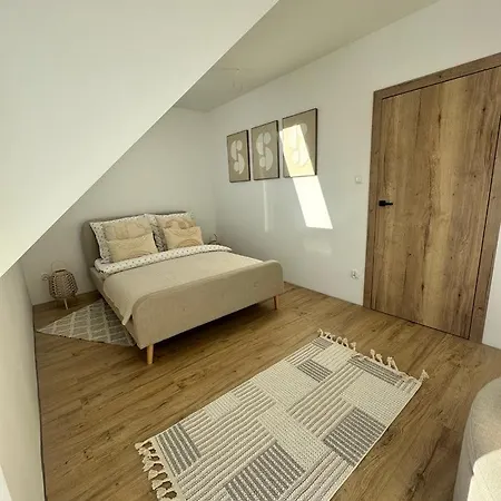 Krynica-zdrój - Powroźnik - Dom Na Wzgórzu - House On The Hill